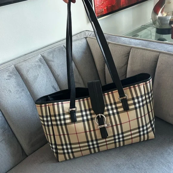 Burberry House Check Buckle Tote bag like new! - Picture 5 of 16